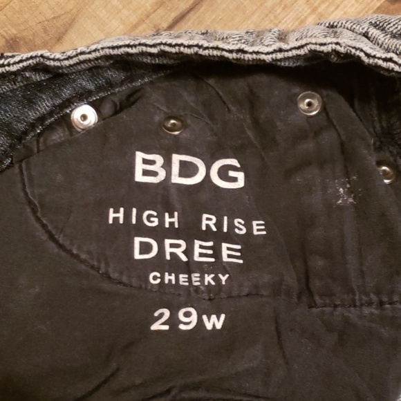 Shorts - Picture 3 of 3